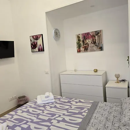 Giglio Rosso House-3